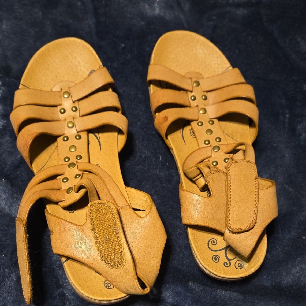 Women's Tan Sandals